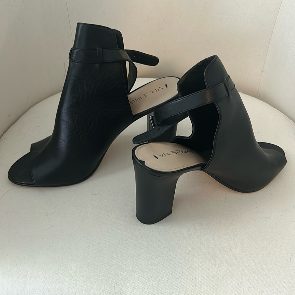 Via Spiga black leather heels